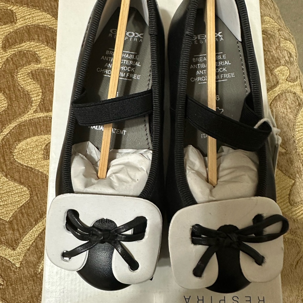 Geox Women's Black and White Loafers with Bow
